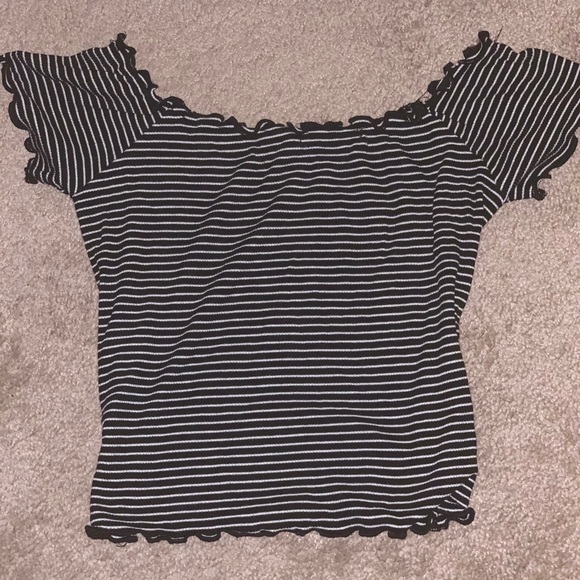 SOLD🛑Women’s off the shoulder striped top - Picture 1 of 2